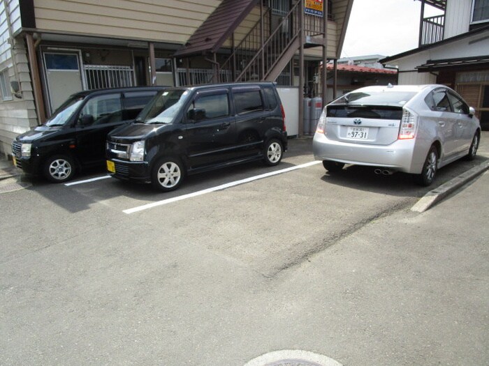 物件外観写真2　(駐車場)