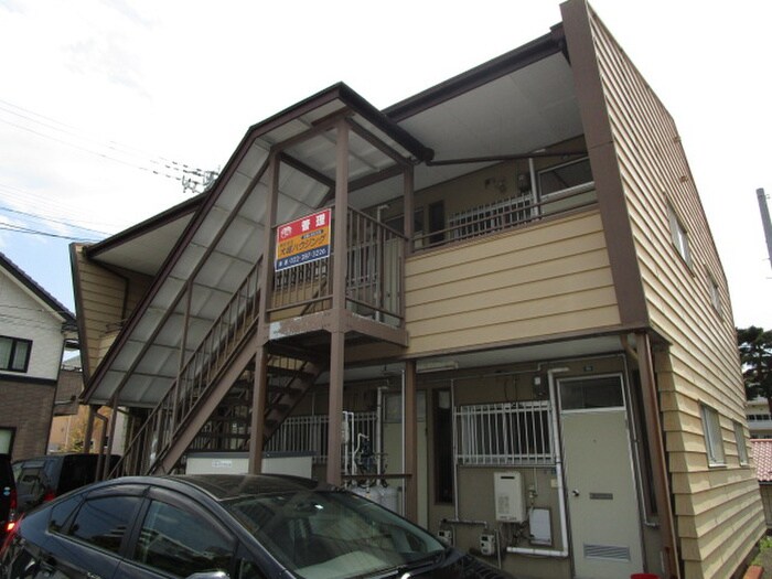 物件外観写真3　(エントランス部分)