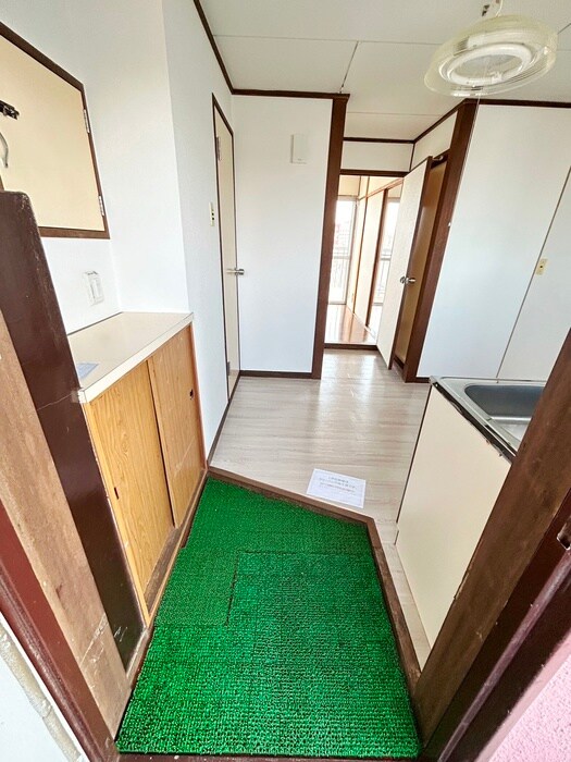 物件内観写真16　(玄関)