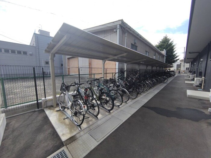 物件外観写真4　(駐輪場)
