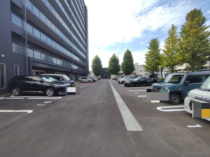 物件外観写真5　(駐車場)