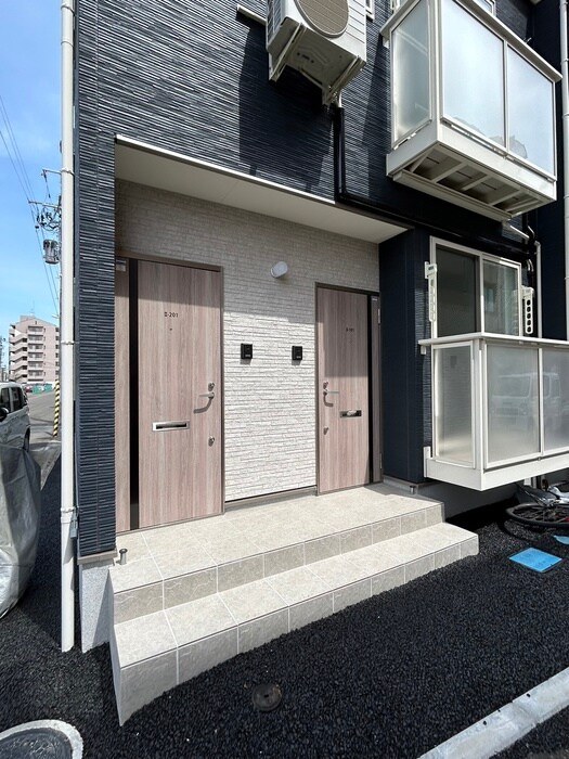 物件外観写真4　(エントランス部分)