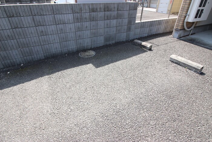 物件外観写真3　(駐車場)