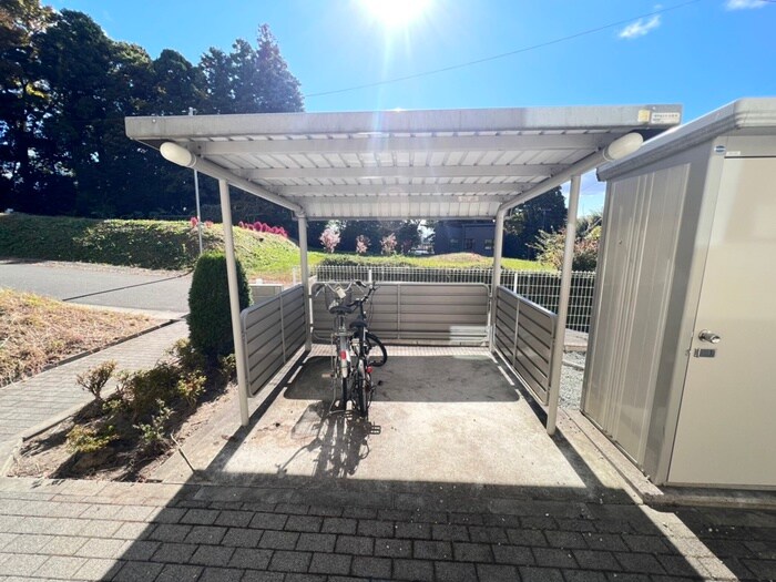 物件外観写真4　(駐輪場)