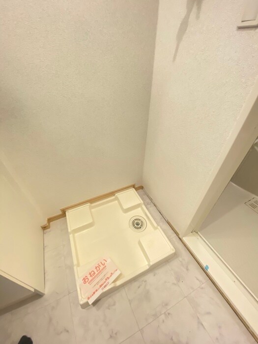 物件内観写真16　(洗濯機置場)