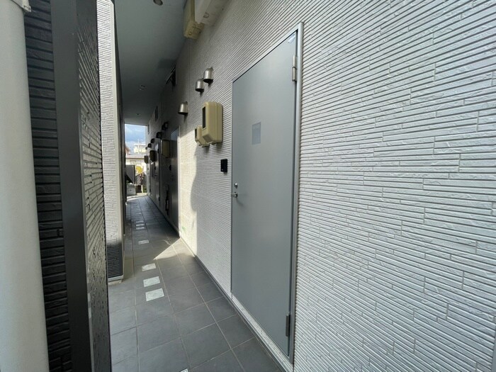 物件外観写真4　(エントランス部分)