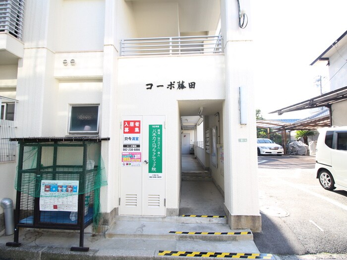 物件外観写真2　(エントランス部分)