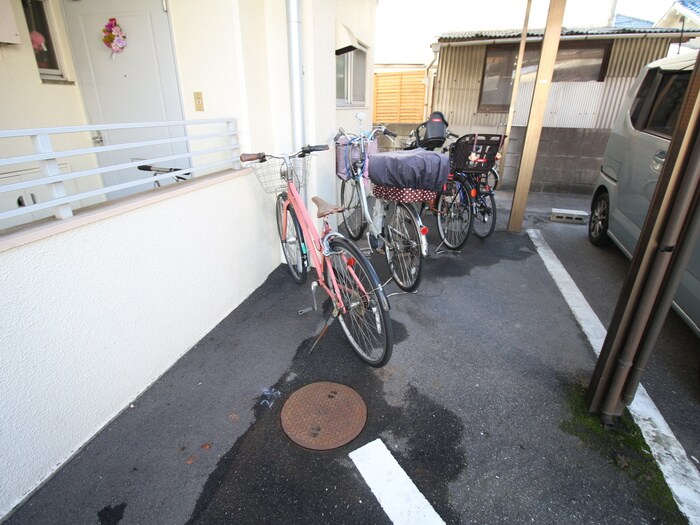 物件外観写真5　(駐輪場)