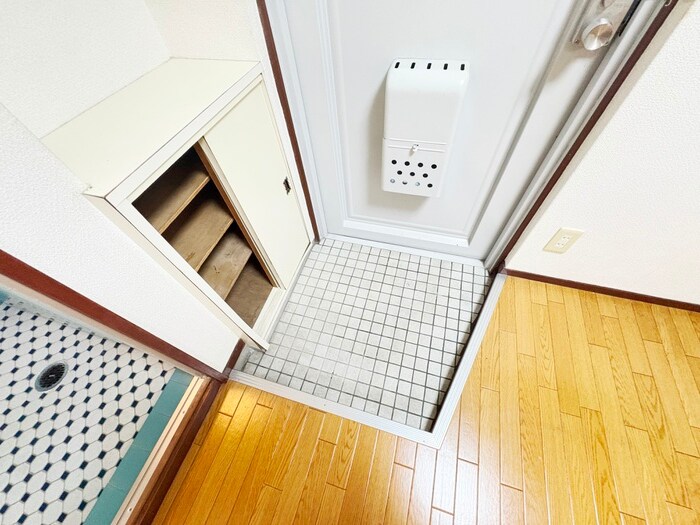 物件内観写真12　(玄関)