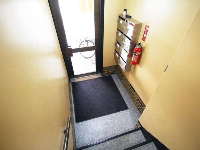 物件外観写真5　(エントランス部分)