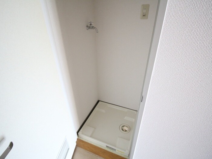 物件内観写真12　(洗濯機置場)