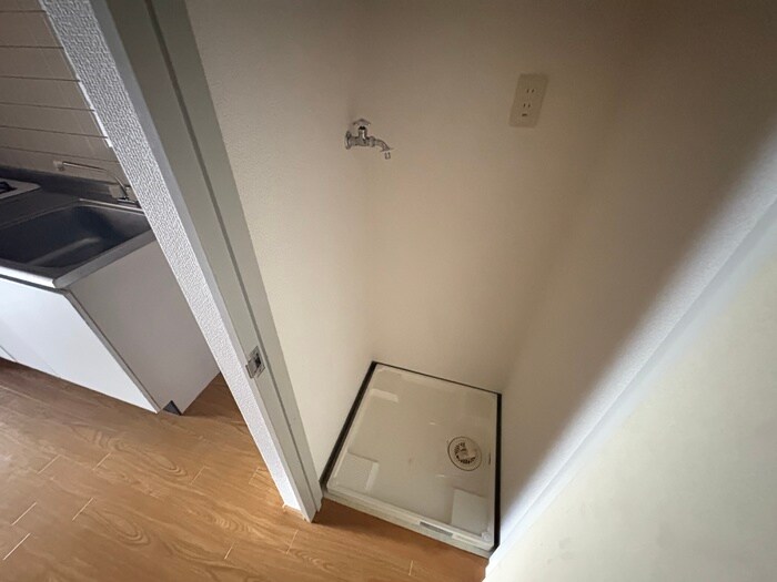物件内観写真16　(洗濯機置場)