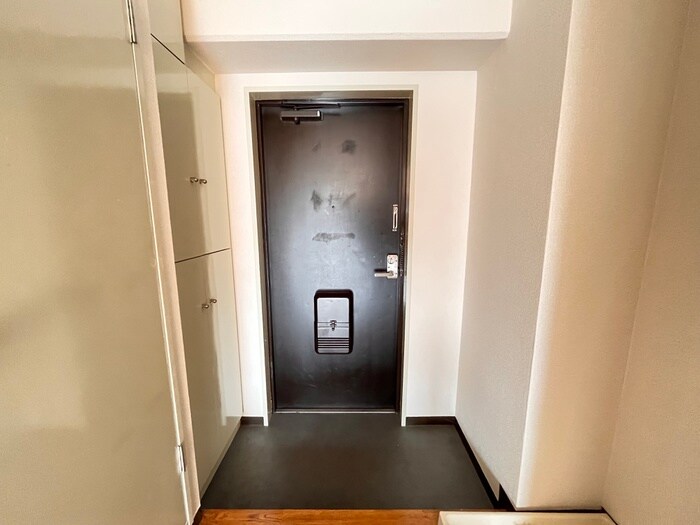 物件内観写真13　(玄関)