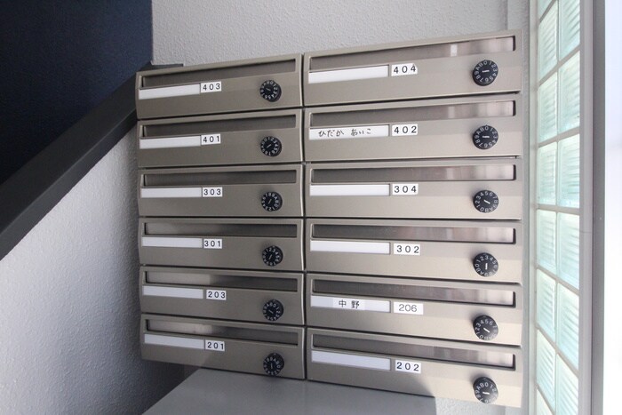 物件外観写真4　(エントランス部分)