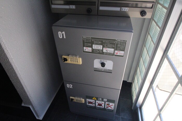 物件外観写真5　(エントランス部分)