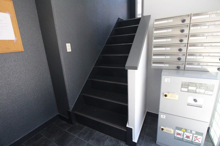 物件外観写真6　(エントランス部分)