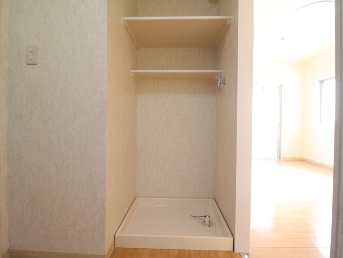物件内観写真14　(洗濯機置場)