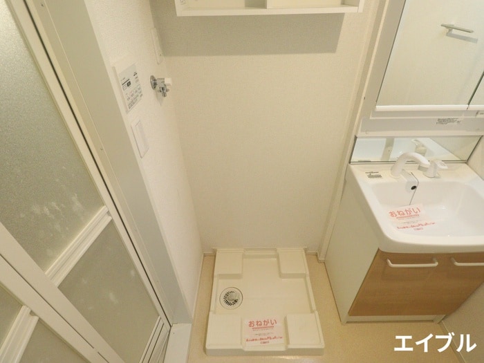 物件内観写真12　(洗濯機置場)