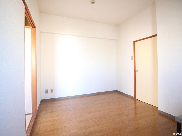 物件内観写真9　(居室)