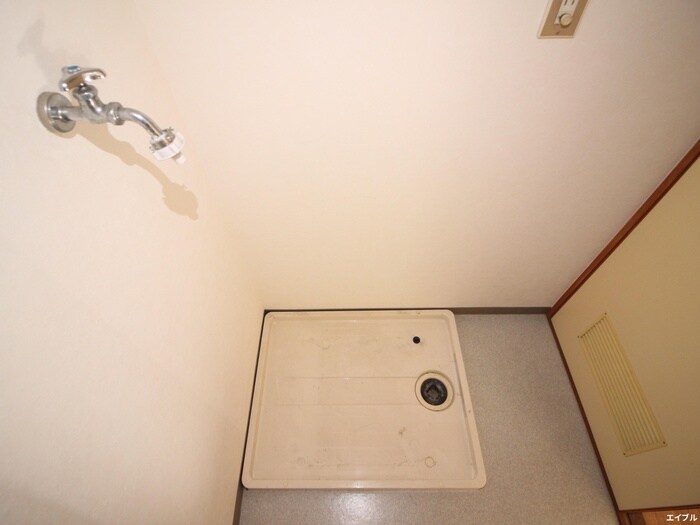 物件内観写真16　(洗濯機置場)