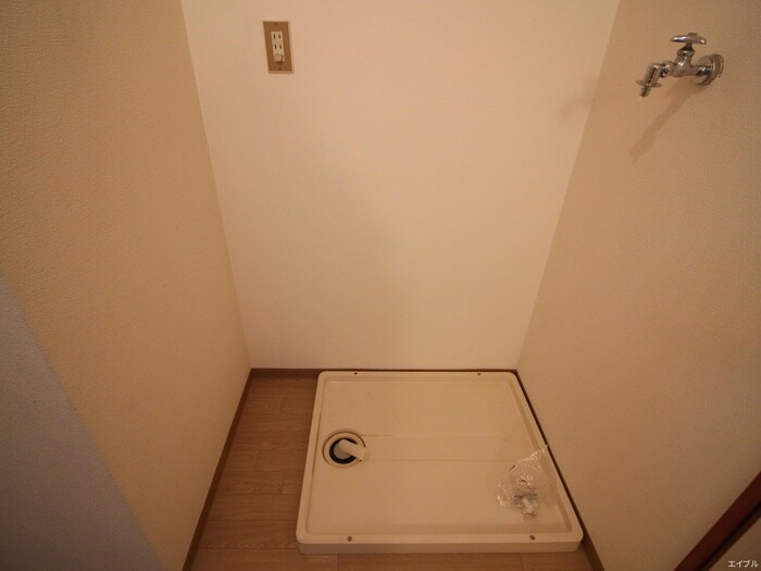 物件内観写真17　(洗濯機置場)