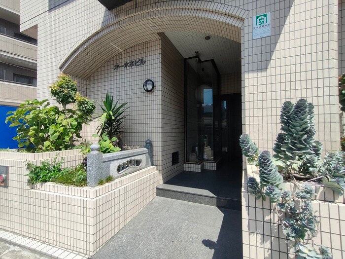 物件外観写真2　(エントランス部分)