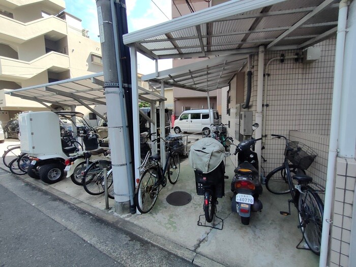 物件外観写真4　(駐車場)