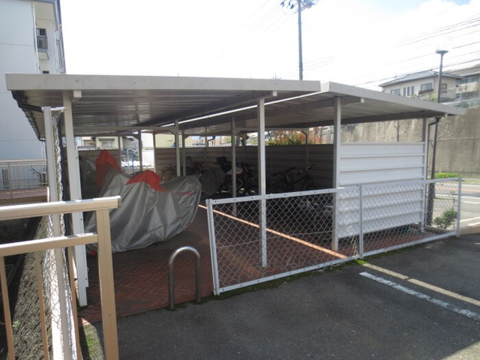 物件外観写真3　(駐輪場)