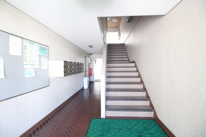 物件外観写真3　(エントランス部分)