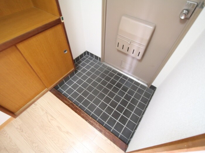 物件内観写真13　(玄関)