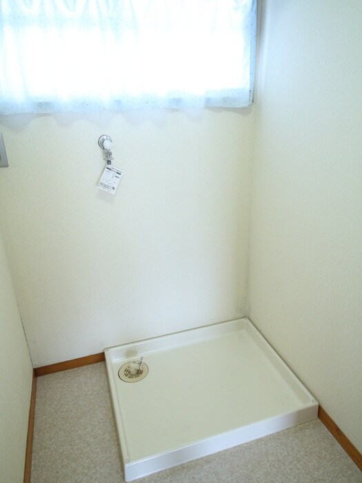 物件内観写真13　(洗濯機置場)