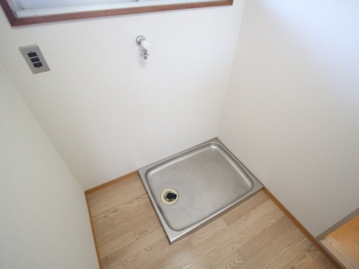 物件内観写真16　(洗濯機置場)