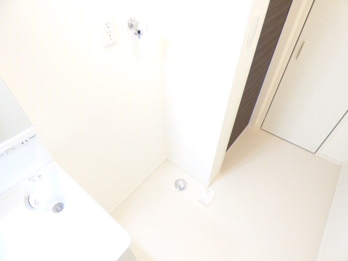 物件内観写真12　(洗濯機置場)