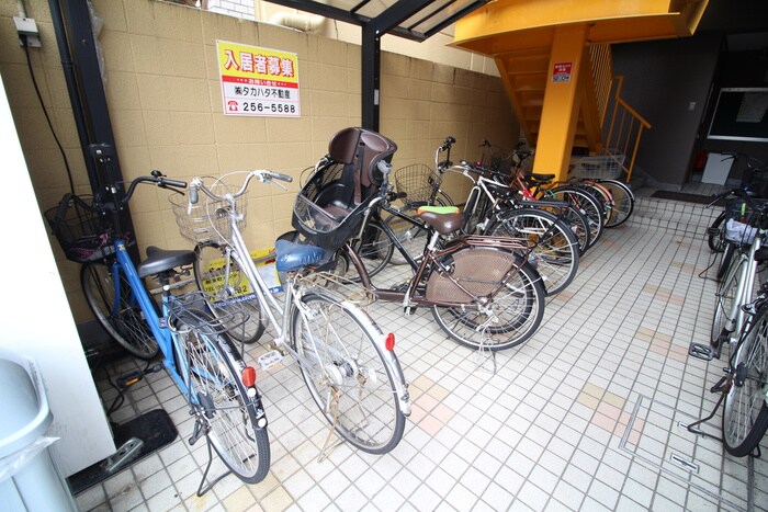 物件外観写真4　(駐輪場)
