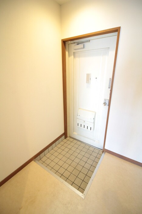 物件内観写真12　(玄関)