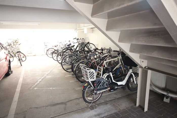 物件外観写真5　(駐輪場)