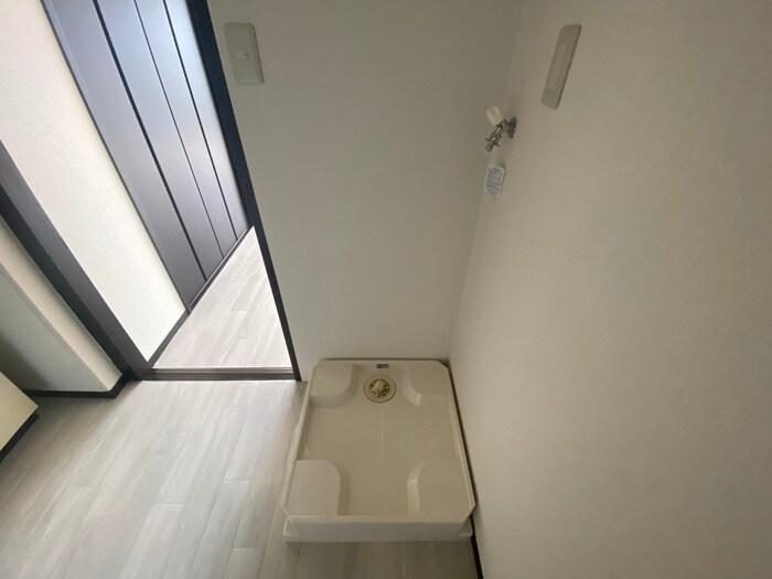 物件内観写真16　(洗濯機置場)