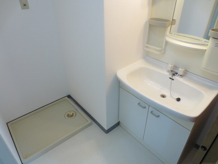 物件内観写真12　(洗濯機置場)