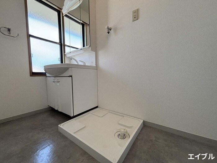 物件内観写真11　(洗濯機置場)