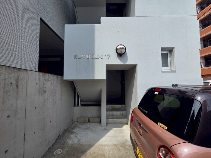 物件外観写真3　(エントランス部分)