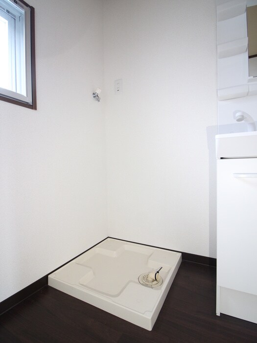 物件内観写真15　(洗濯機置場)