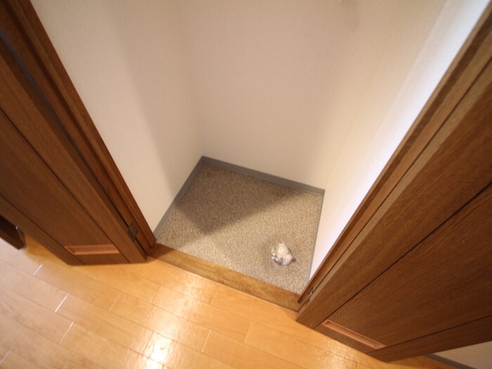 物件内観写真16　(洗濯機置場)