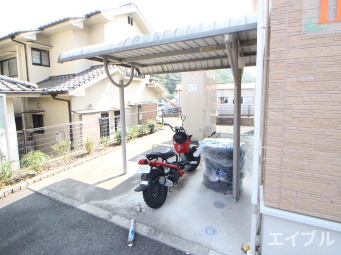 物件外観写真4　(駐輪場)