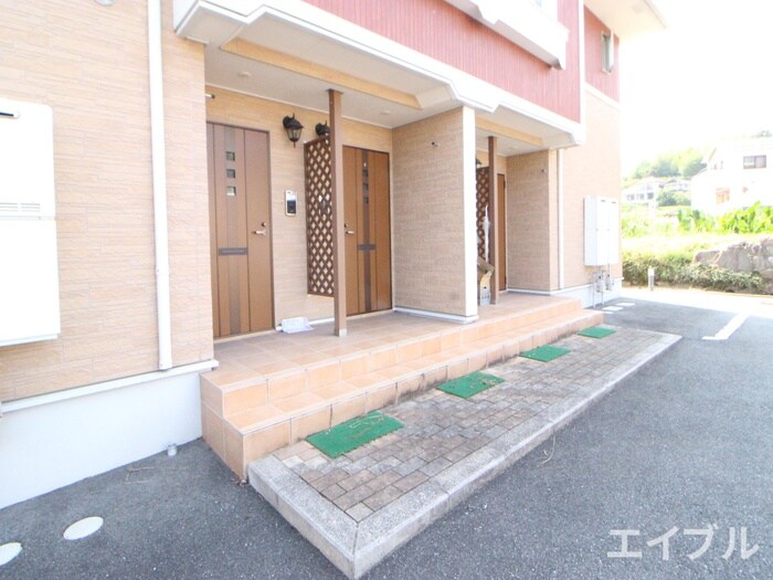 物件外観写真5　(エントランス部分)