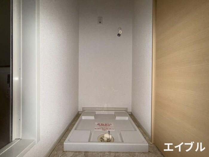 物件内観写真14　(洗濯機置場)