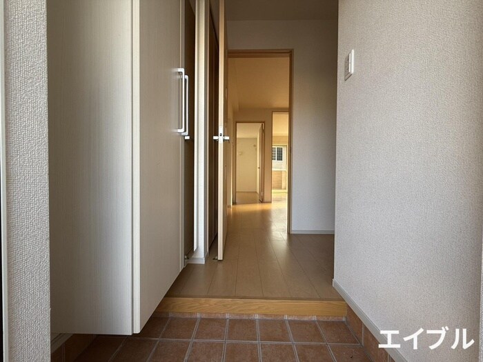 物件内観写真17　(玄関)