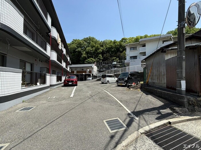 物件外観写真2　(駐車場)