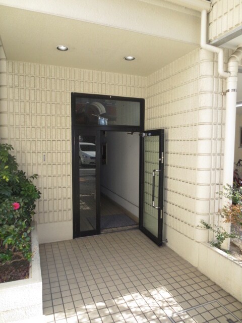 物件外観写真3　(エントランス部分)