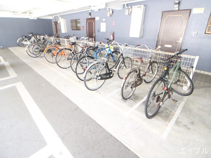 物件外観写真4　(駐輪場)