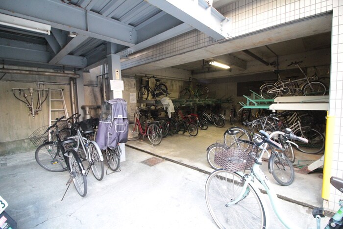 物件外観写真4　(駐輪場)